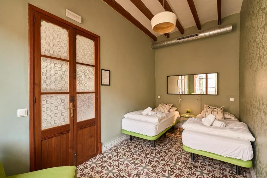 Chambre double avec salle de bains commune — Hostel Sóller