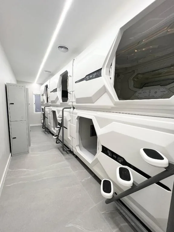 Habitación Doble con baño compartido — Hostel Space Capsule