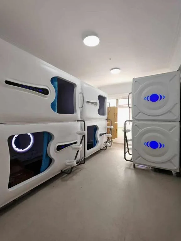 Litera en habitación compartida mixta — Hostel Space Capsule