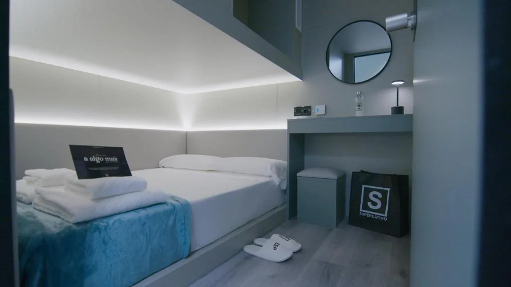 Capsula privata inferiore con letto matrimoniale — Hostel Superlativo Trinidad
