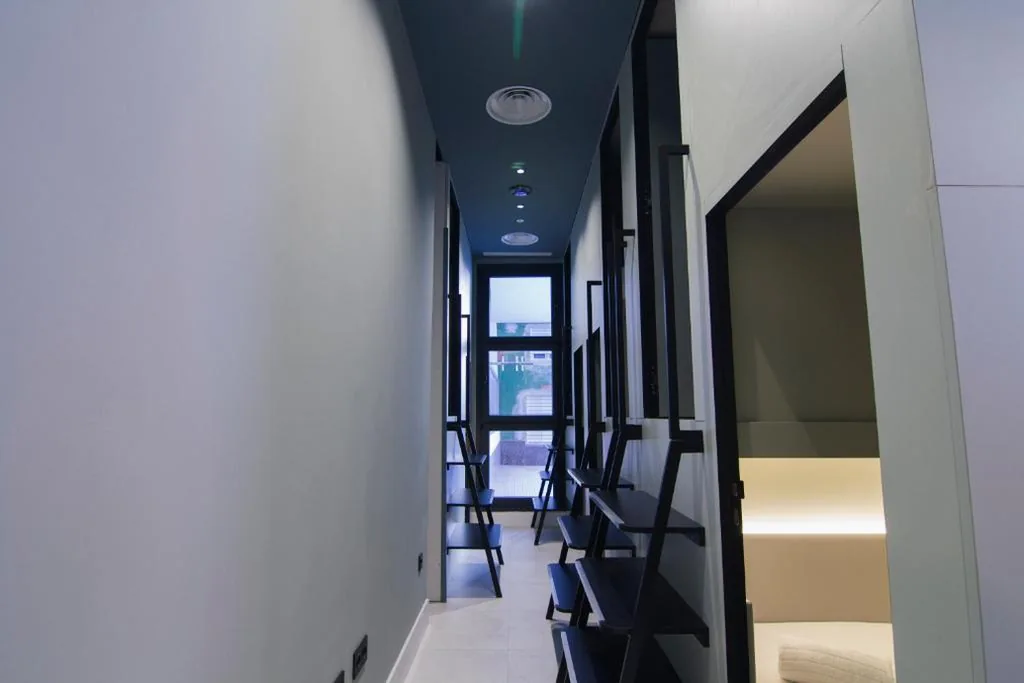 Private 6-Capsule Room with Private Bathroom — Hostel Superlativo Vialia I