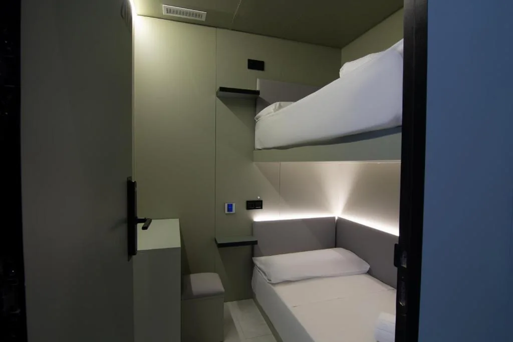 Private Bunk Capsule — Hostel Superlativo Vialia I