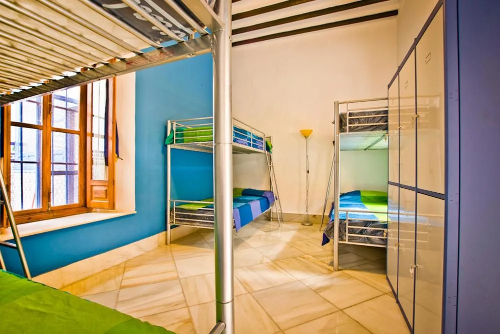 Cama en habitación compartida mixta de 6 camas — Hostel Trotamundos