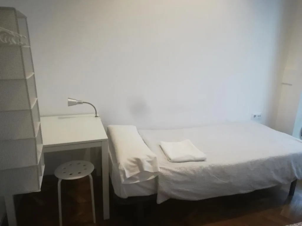 Camera doppia con bagno condiviso - 2 letti — Hostel Urban Sevilla