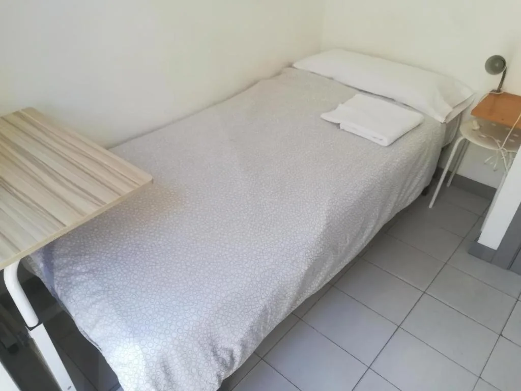 Camera singola con bagno condiviso — Hostel Urban Sevilla