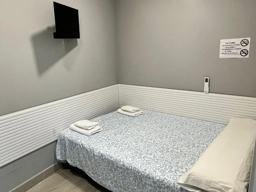 Habitación Doble con baño compartido — Hostel VAM Torrejón