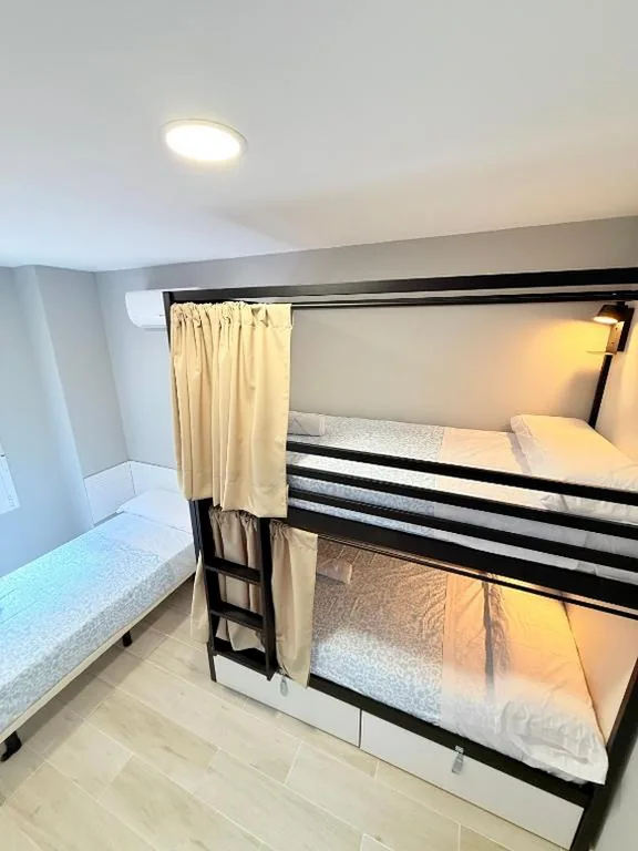 Habitación Triple — Hostel VAM Torrejón