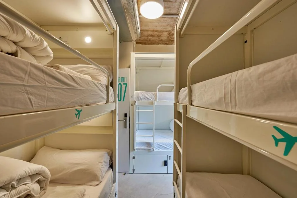 Bed in gemengde slaapzaal met 6 bedden — Hostelfly Madrid Airport