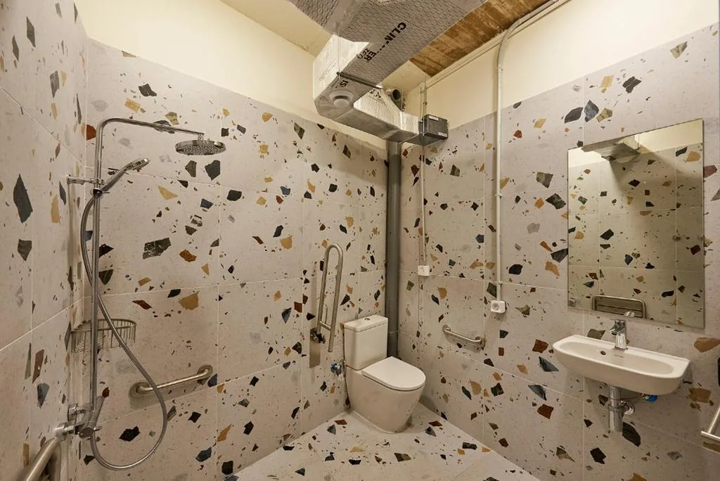 Bed in gemengde slaapzaal met 8 bedden — Hostelfly Madrid Airport