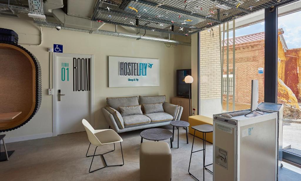 Hostelfly Madrid Airport