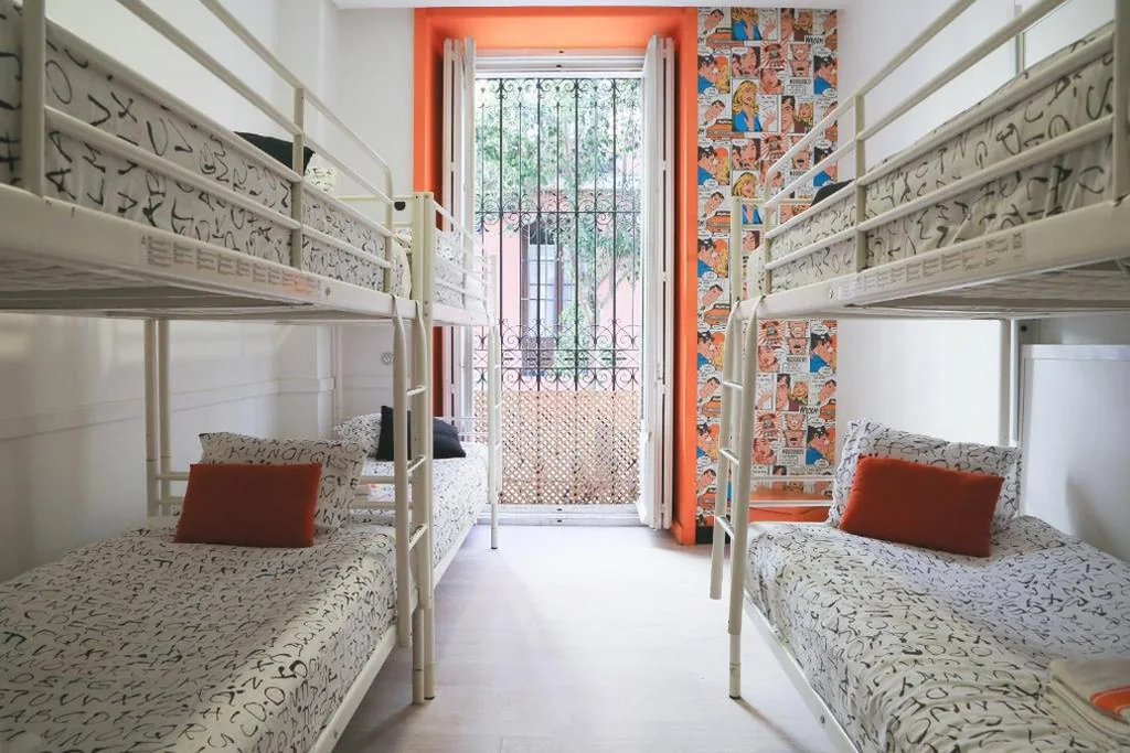 Cama individual en habitación compartida mixta con 8 camas — Hostels Meetingpoint
