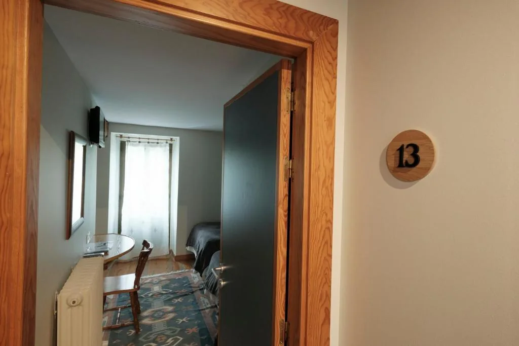 Habitación Doble con baño privado - 2 camas — Hosteria de Zubiri