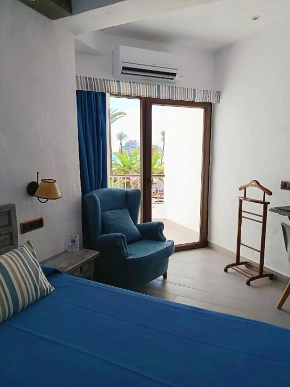 Habitación Doble con vistas a la piscina - 2 camas — Hostería del Mar