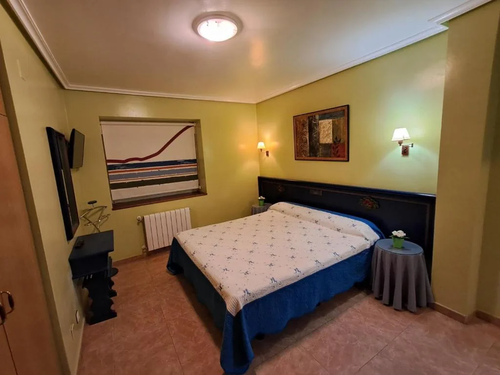 Habitación Superior con cama extragrande — Hostería La Casona