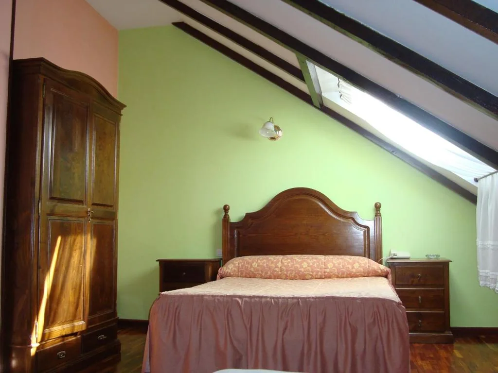 Double Room - 1 or 2 beds — Hosteria Peña Sagra