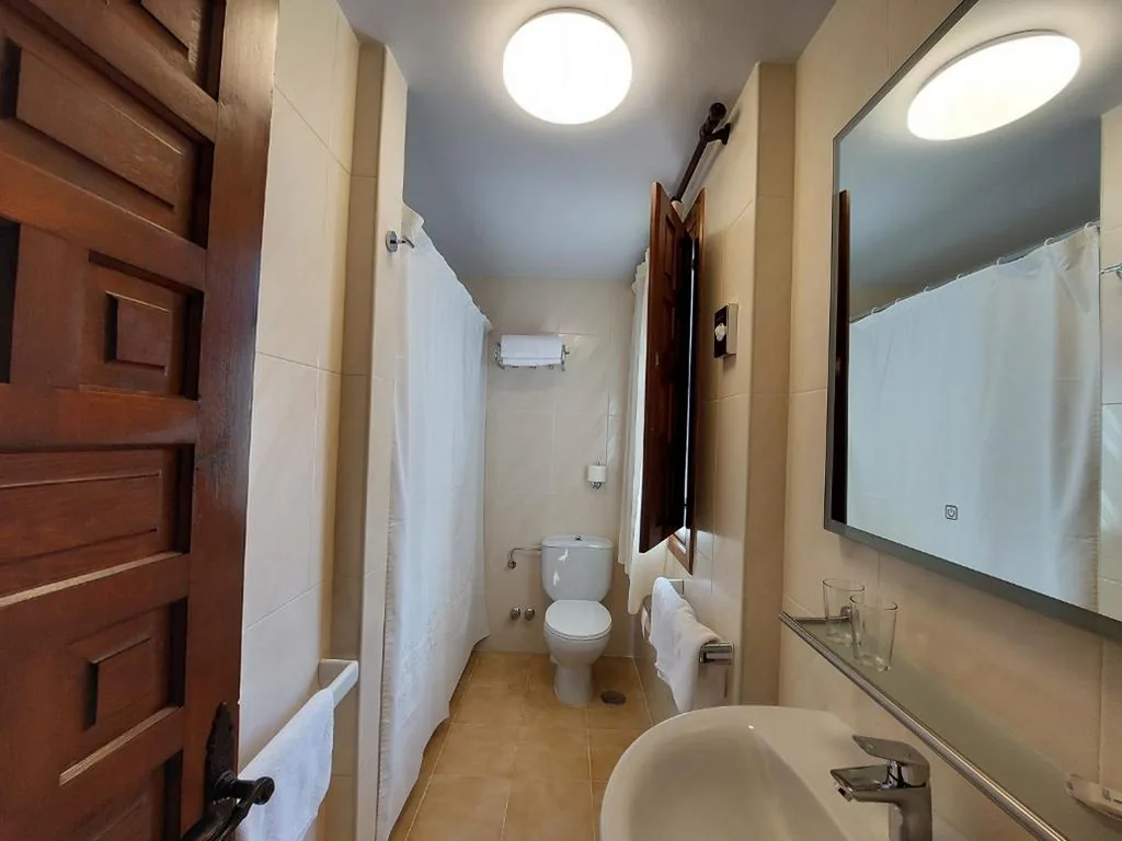 Habitación Doble Estándar con vistas a la montaña - 2 camas — Hosteria Picos De Europa