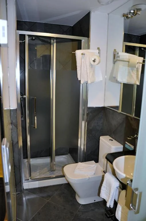 Habitación Doble Económica — Hosteria Santander