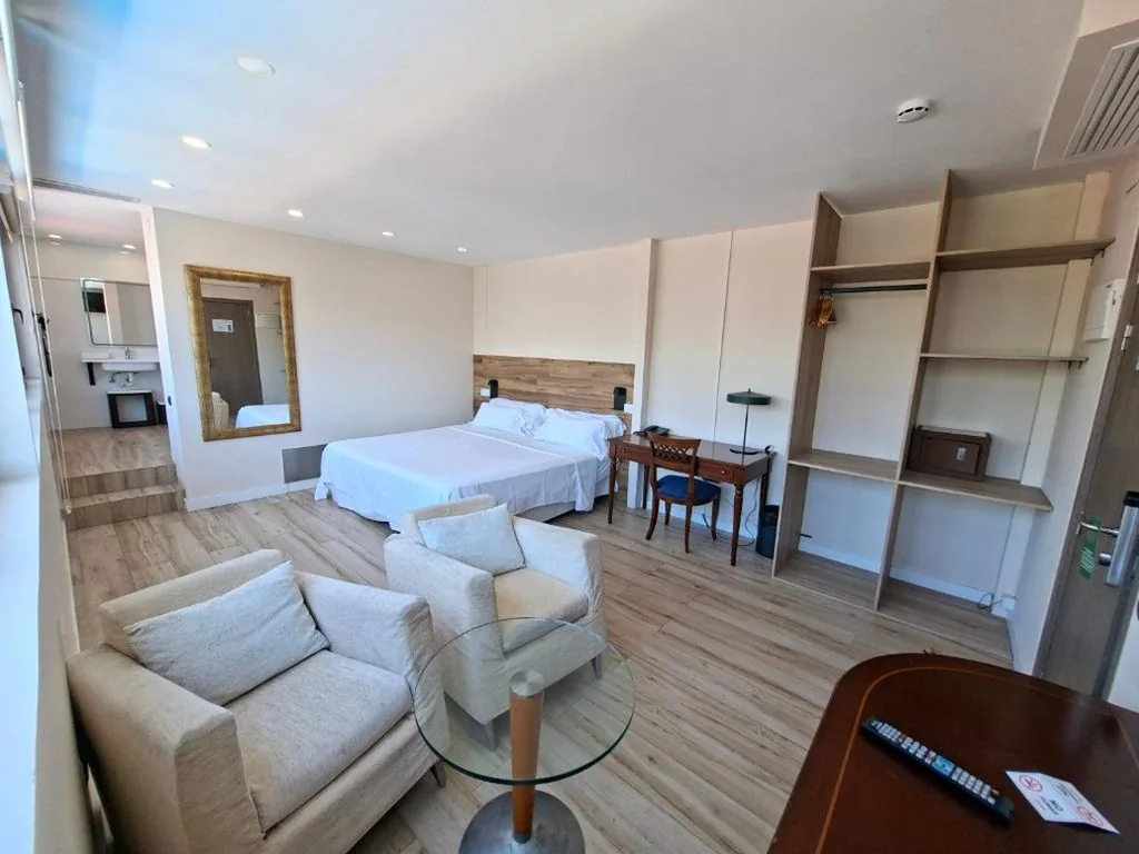 Suite — Hotel 153