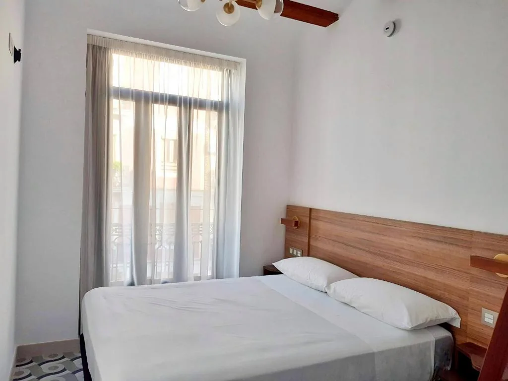 Camera matrimoniale con balcone — Hotel 19-30 Valencia
