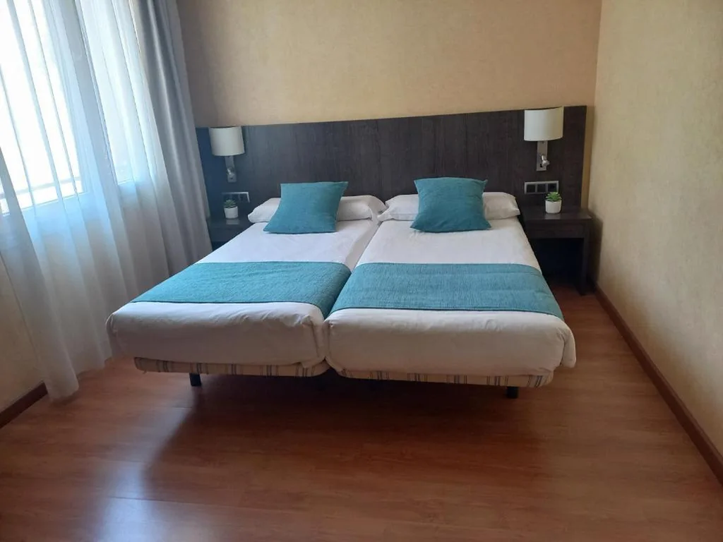 Camera doppia con bagno privato - 1 o 2 letti — Hotel 1948 Manresa