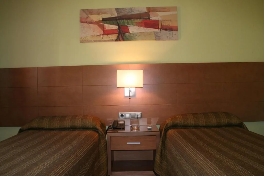 Habitación cuádruple — Hotel 4C Puerta Europa