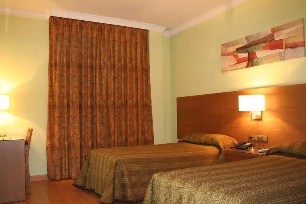Habitación Doble - 2 camas — Hotel 4C Puerta Europa