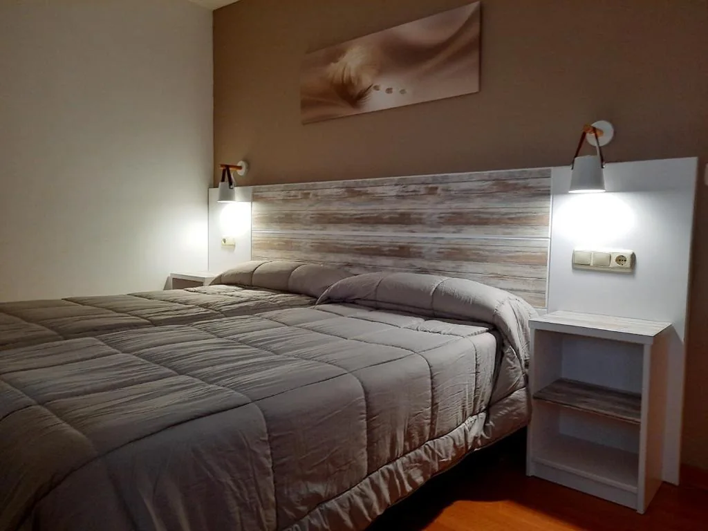 Habitación Doble con baño - 2 camas — Hotel a Muradana