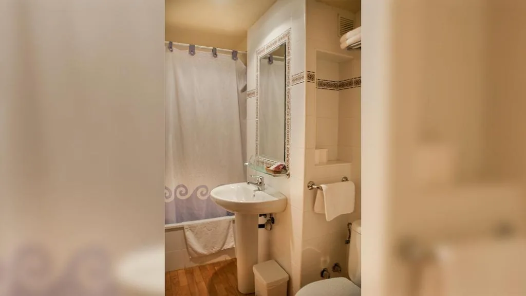 Camera doppia con letto aggiuntivo — Hotel A Nieu