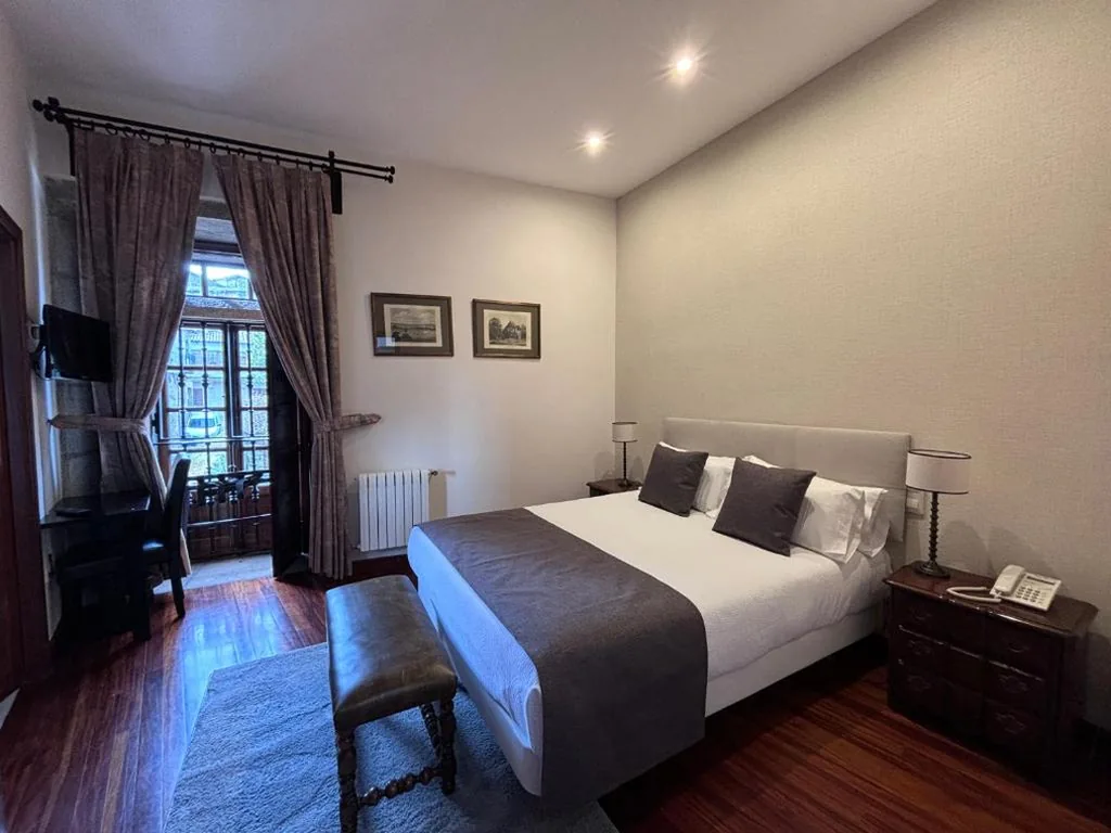 Habitación Doble con vistas al jardín — Hotel A Torre do Xudeu