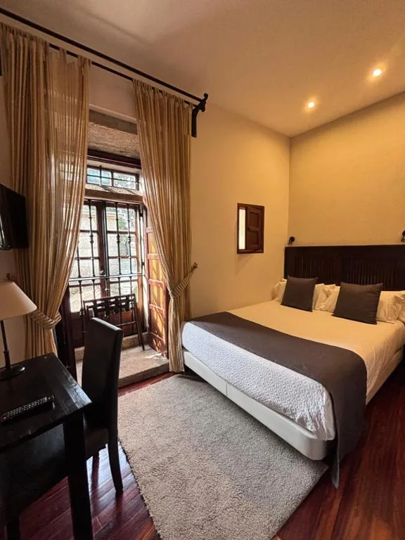 Habitación Doble Estándar con vistas al jardín — Hotel A Torre do Xudeu