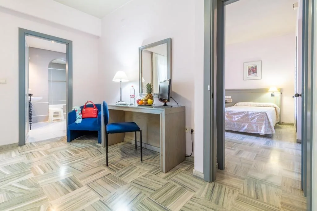 Quarto Familiar — Hotel Abades Manzanil