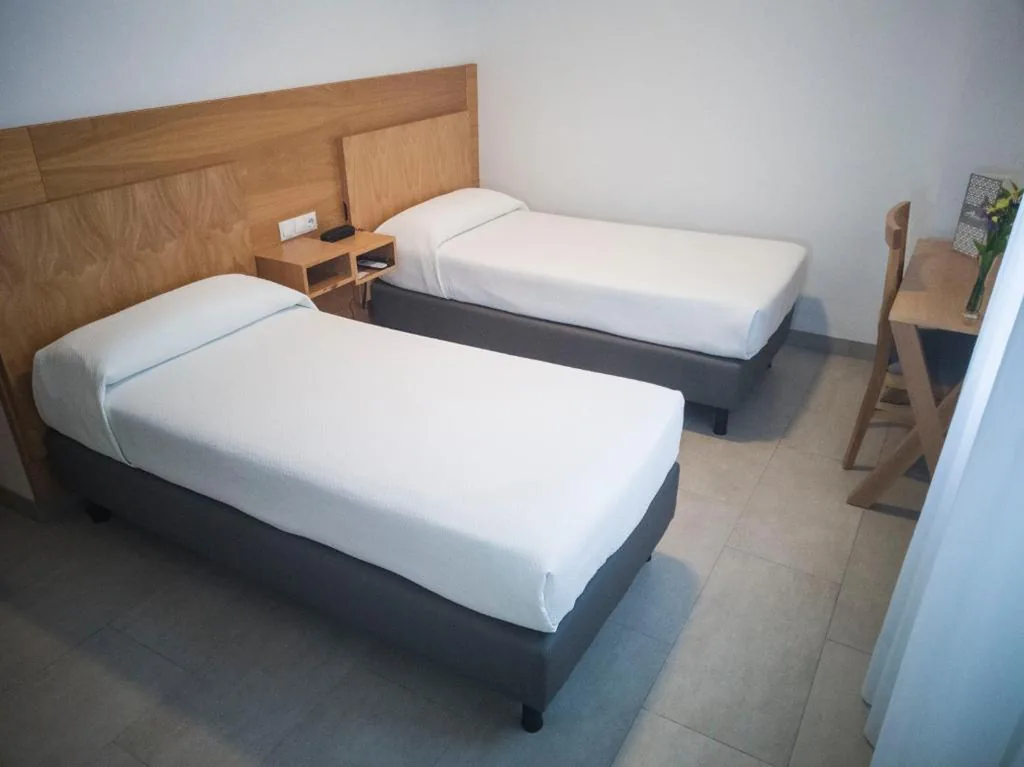 Habitación Doble - 2 camas — Hotel Abadi