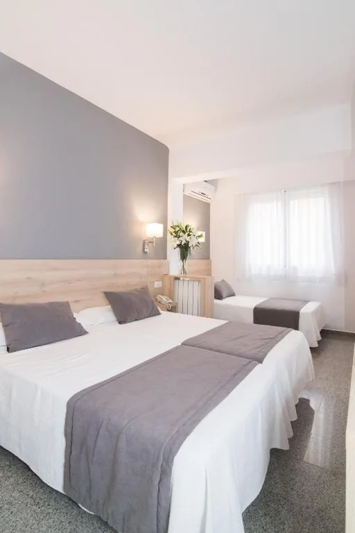 Chambre familiale standard — Hotel Abelay