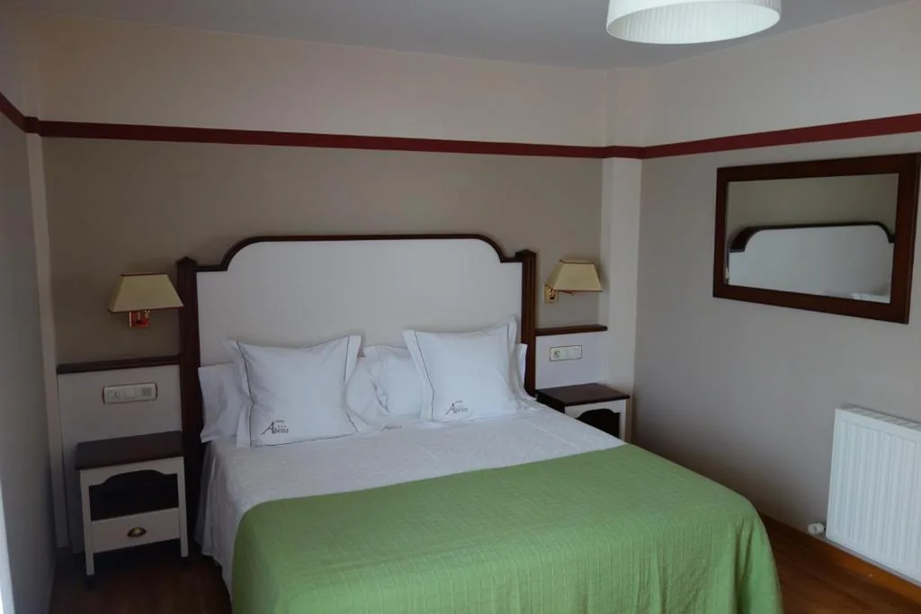Tweepersoonskamer - 1 of 2 bedden — Hotel Abetos