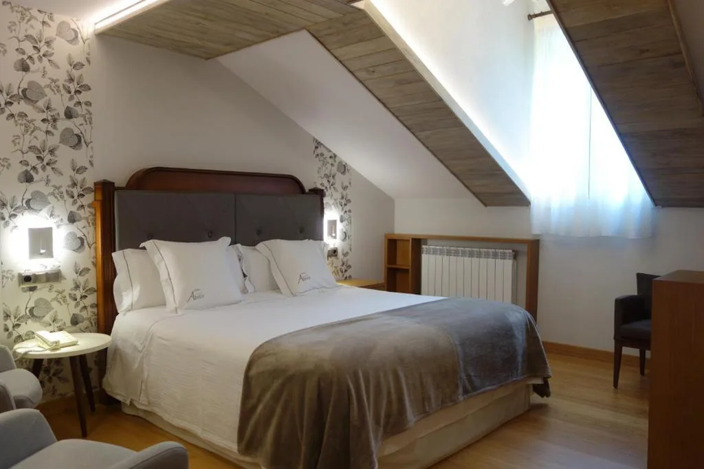 Superior met extra groot tweepersoonsbed — Hotel Abetos
