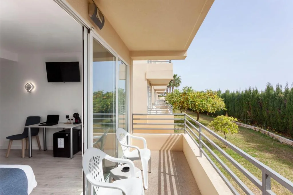 Deluxe-Doppelzimmer mit Balkon — Hotel Abril