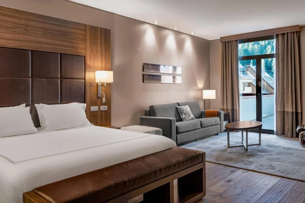 Habitación Triple con vistas a la montaña — Hotel AC Baqueira Ski Resort, Autograph Collection