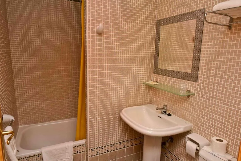 Quarto Individual — Hotel Adsubia