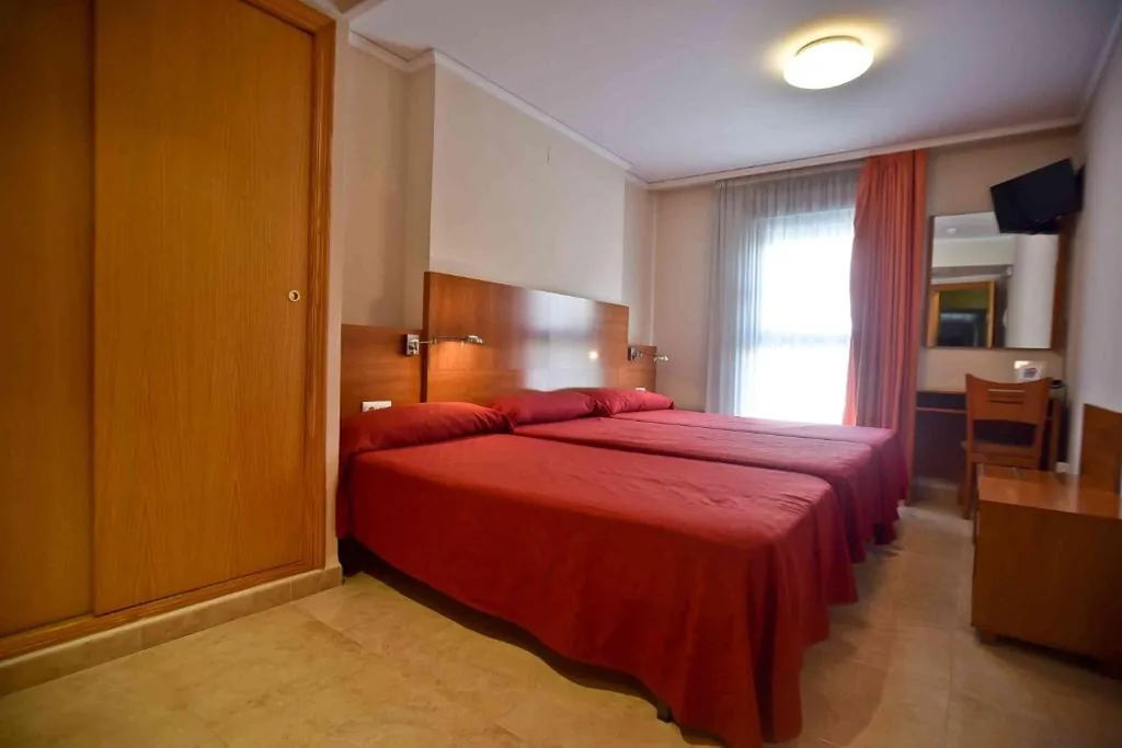 Quarto Triplo Económico — Hotel Adsubia