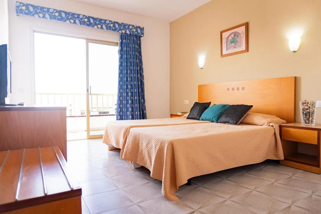 Dreibettzimmer — Hotel Aeropuerto Sur