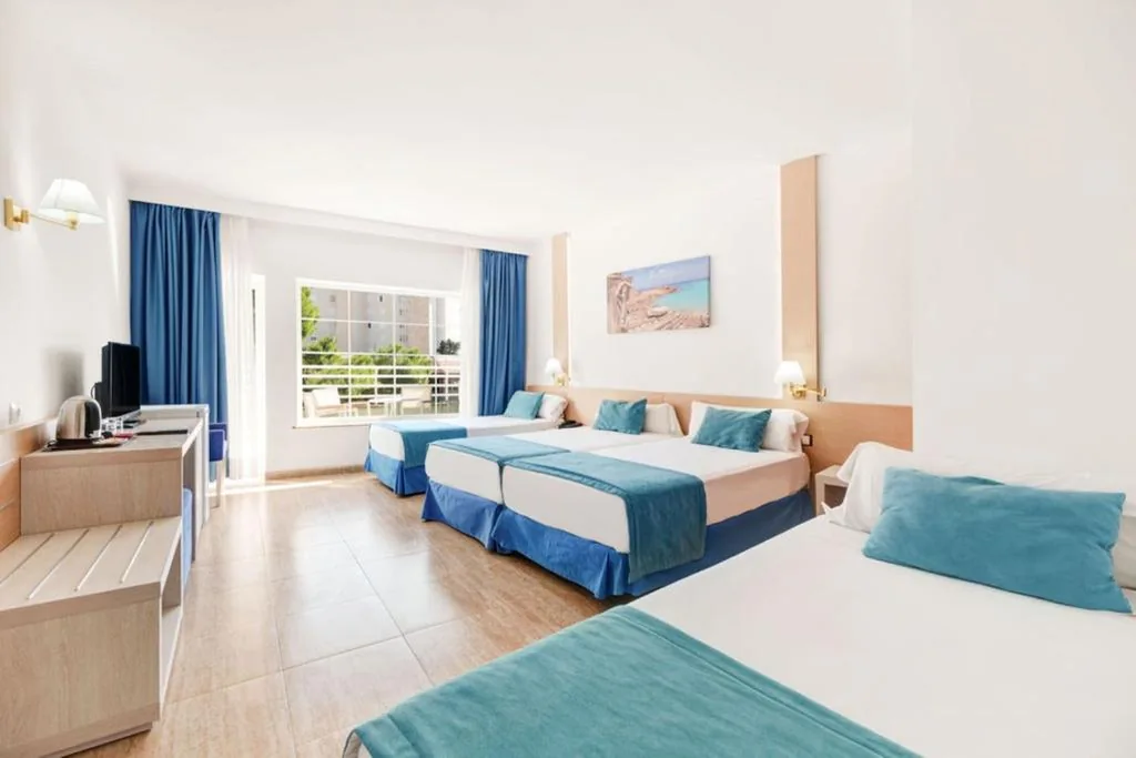 Quadruple Room with Balcony — Hotel Agua Beach "Adults only"