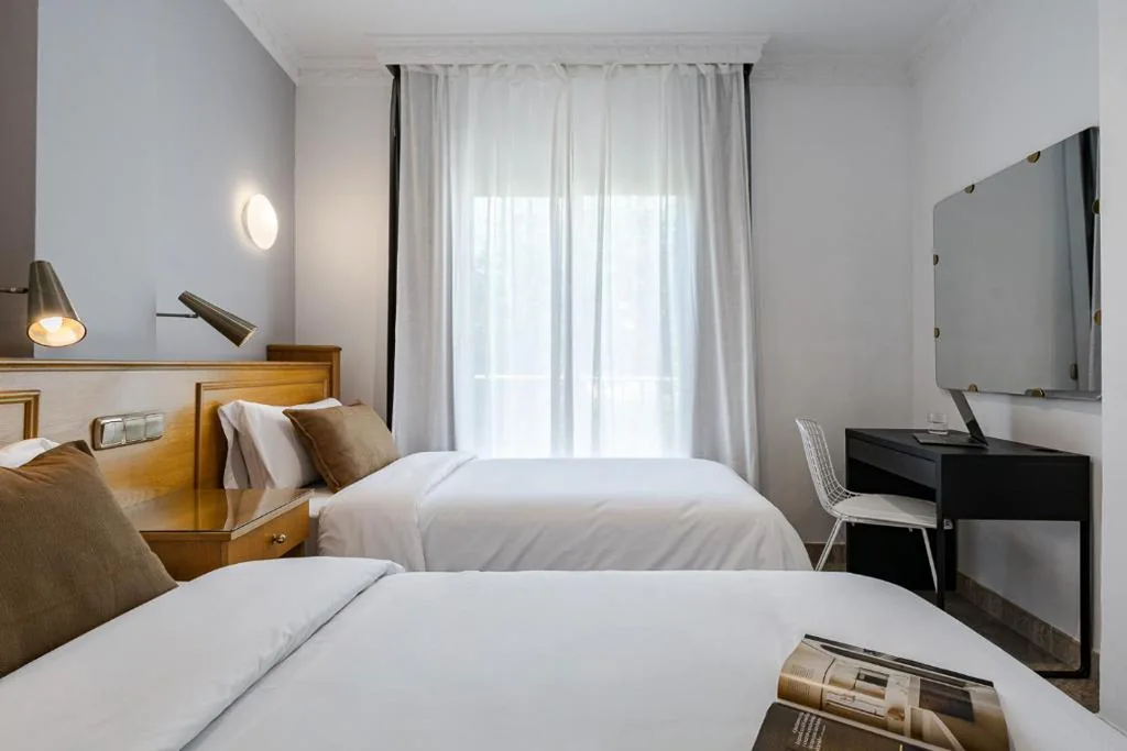 Doppelzimmer mit Balkon – 2 Betten — Hotel Agur by Olala!