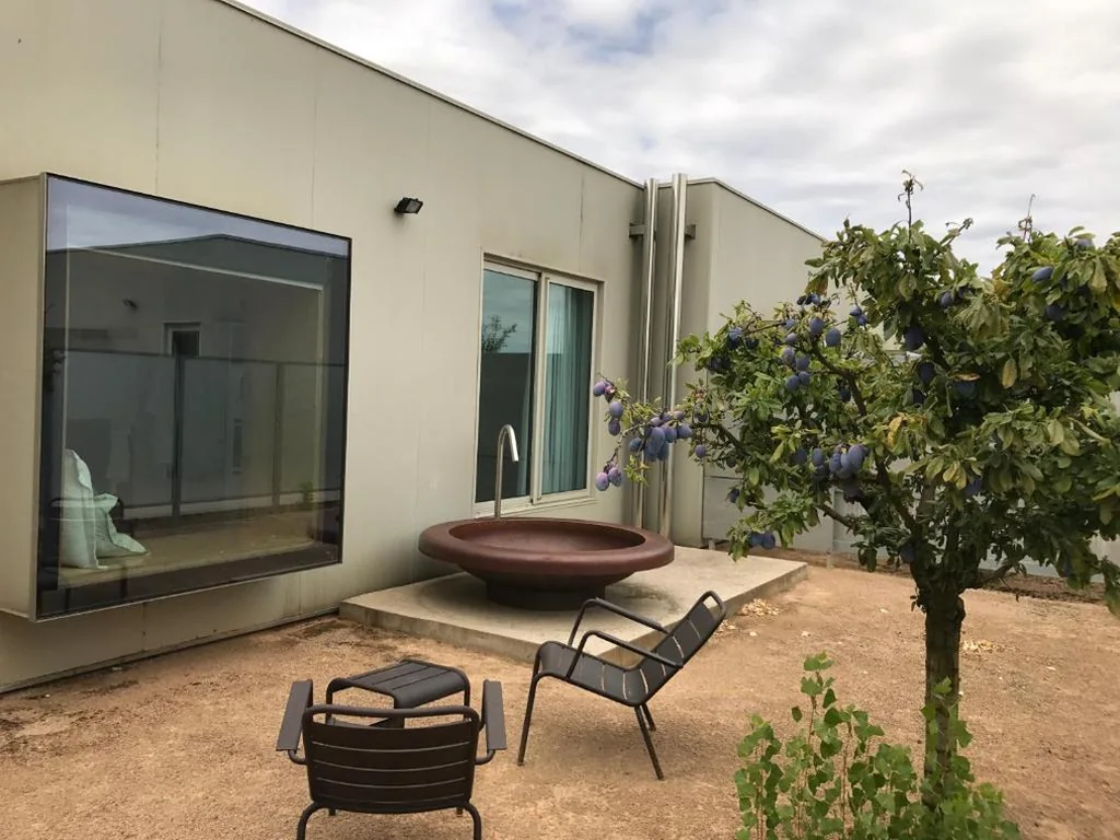带露天浴缸和私人庭院的客房 — Hotel Aire de Bardenas