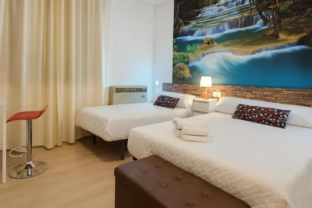ダブルルーム・ベッド2台 — Hotel Al-Ándalus Peal, en Cazorla Comarca