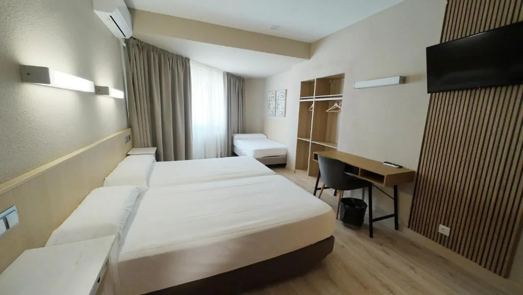 Quarto Triplo Clássico — Hotel Alaiz