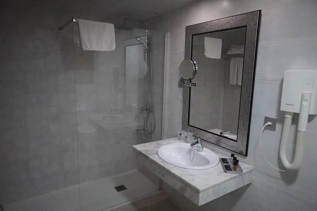Habitación Triple Superior (2 adultos + 1 niño) — Hotel Alba Seleqtta