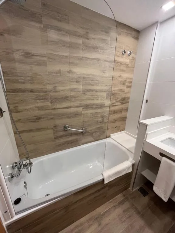 Habitación Doble (2 adultos + 1 niño) - 1 o 2 camas — Hotel Albatros