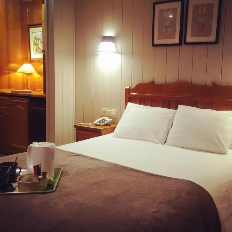 Habitación Doble Básica - Planta baja - 1 o 2 camas — Hotel Alcadima
