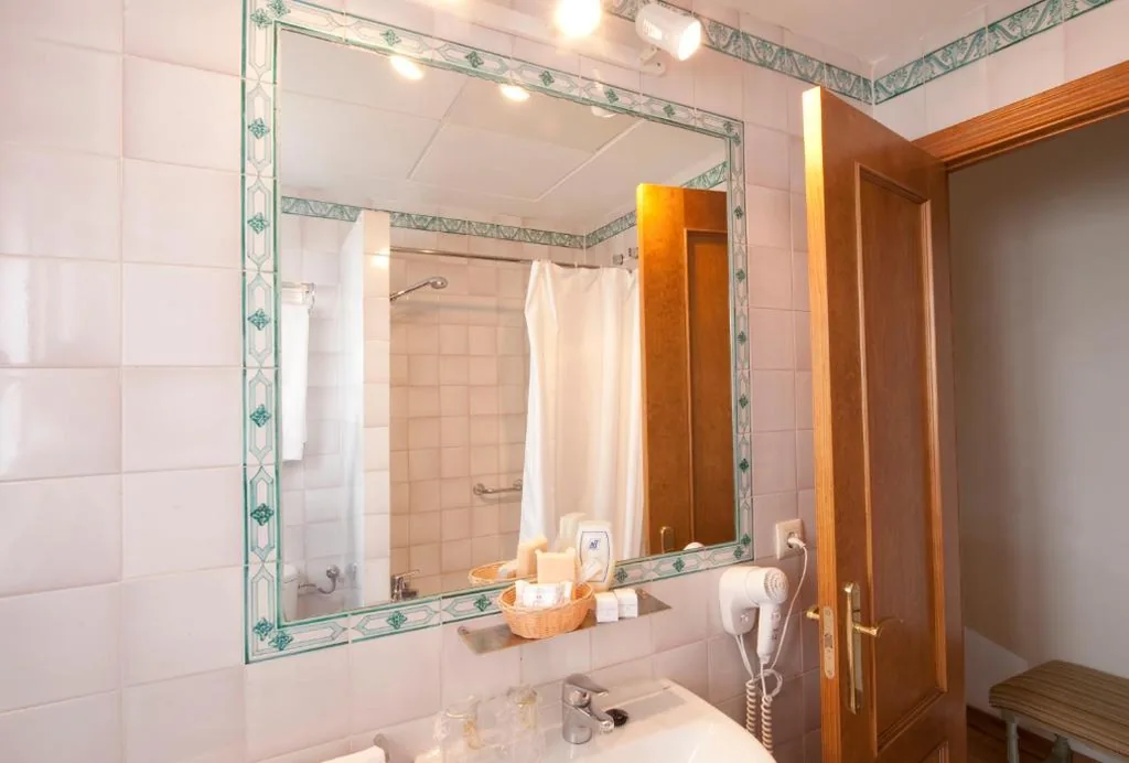 Economy Double Room — Hotel Alcántara