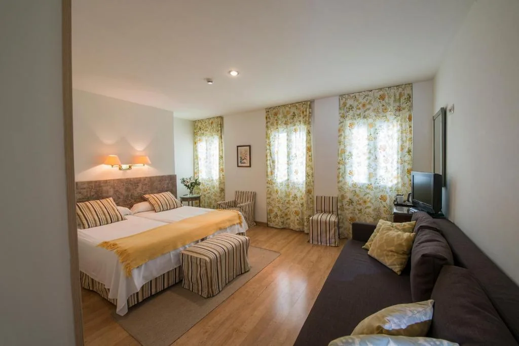 Family Room — Hotel Alcántara